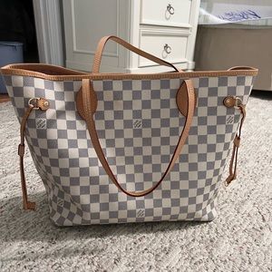 Like new handbag. Resembles a LV